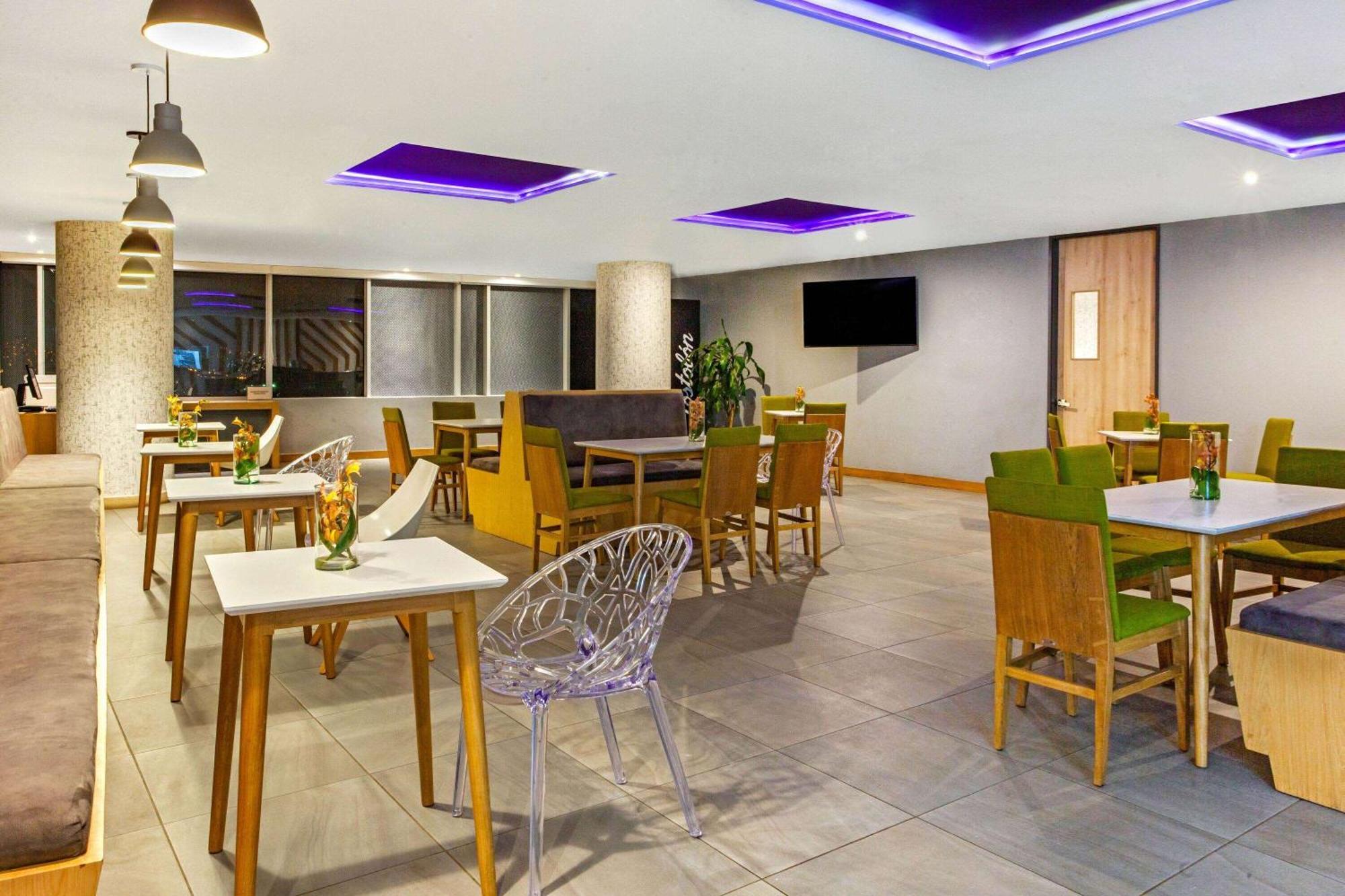 La Quinta By Wyndham Medellin Ξενοδοχείο Εξωτερικό φωτογραφία
