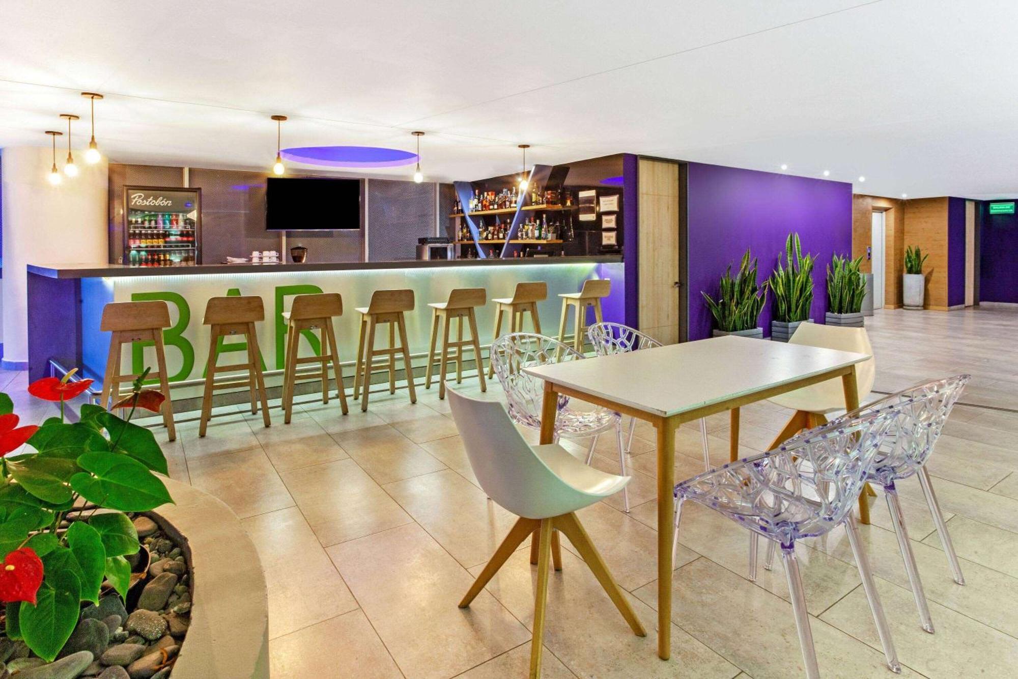 La Quinta By Wyndham Medellin Ξενοδοχείο Εξωτερικό φωτογραφία