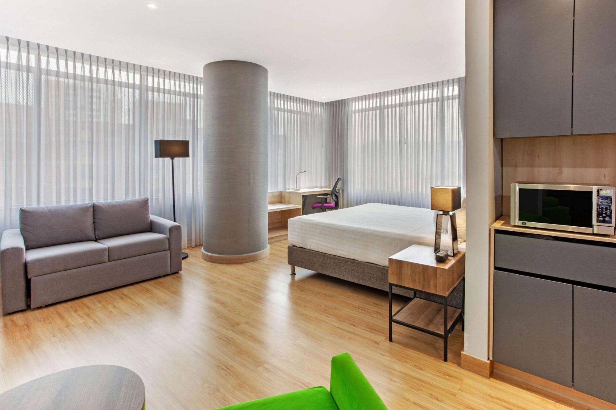 La Quinta By Wyndham Medellin Ξενοδοχείο Εξωτερικό φωτογραφία