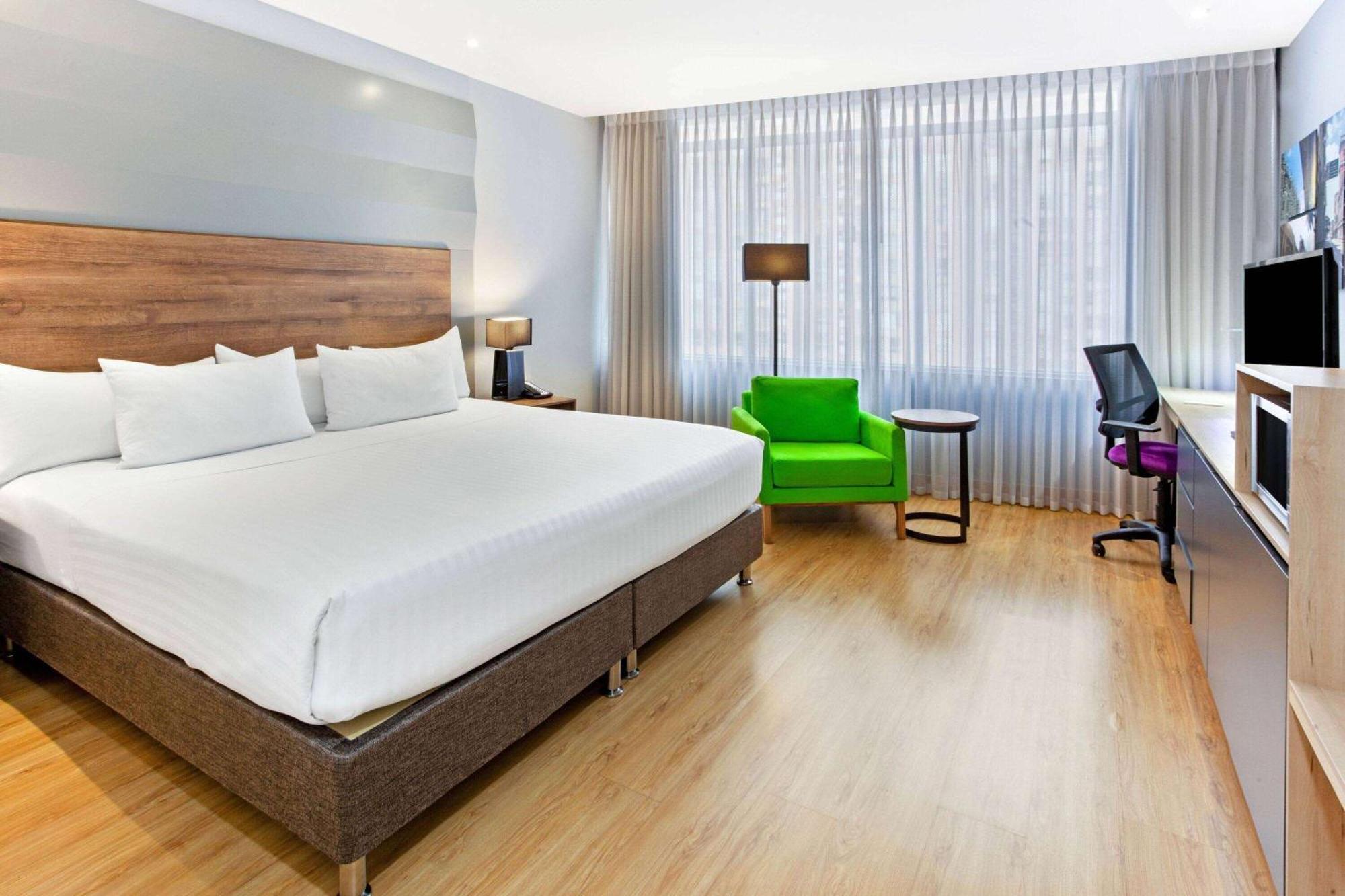 La Quinta By Wyndham Medellin Ξενοδοχείο Εξωτερικό φωτογραφία
