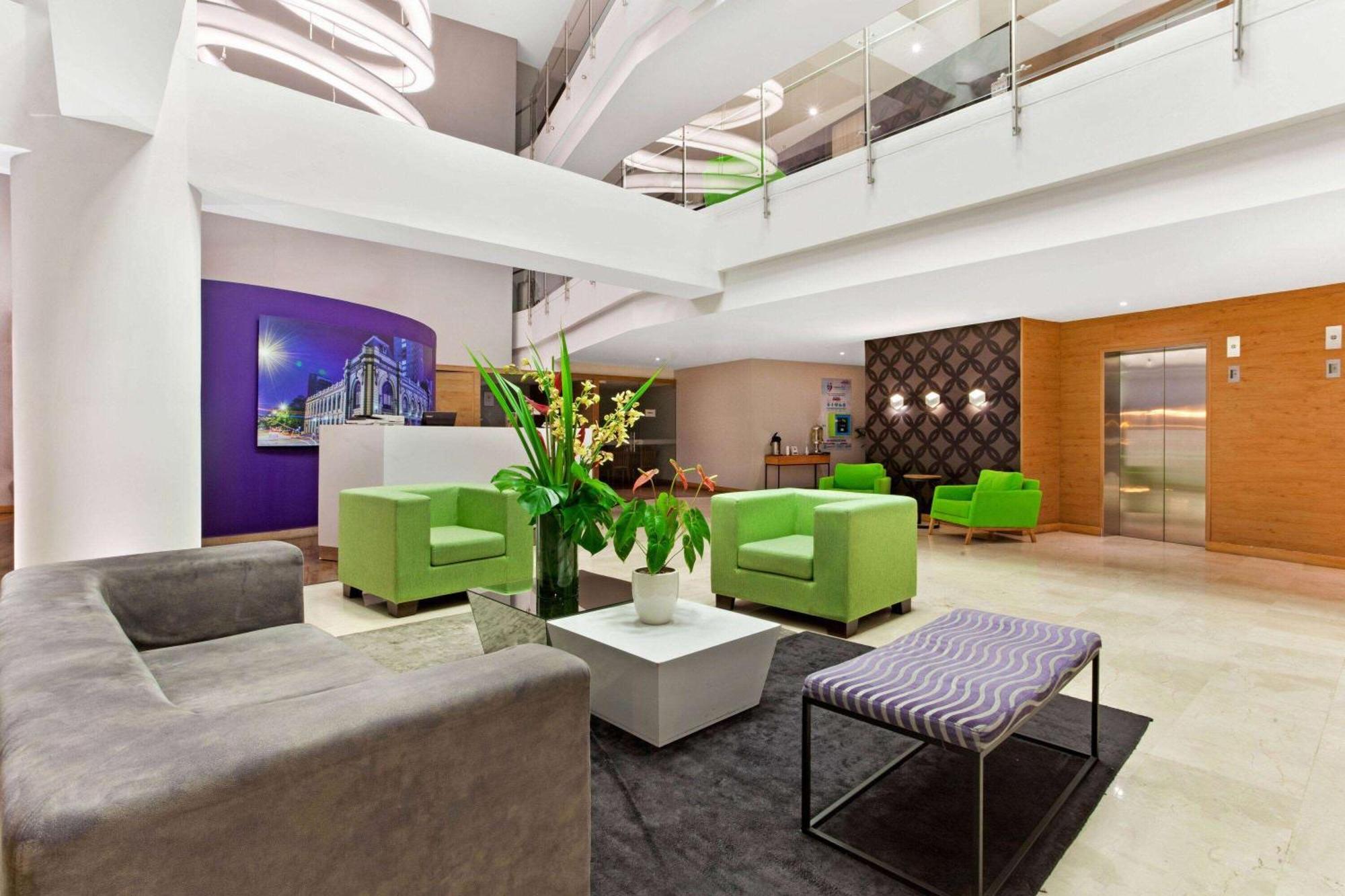 La Quinta By Wyndham Medellin Ξενοδοχείο Εξωτερικό φωτογραφία