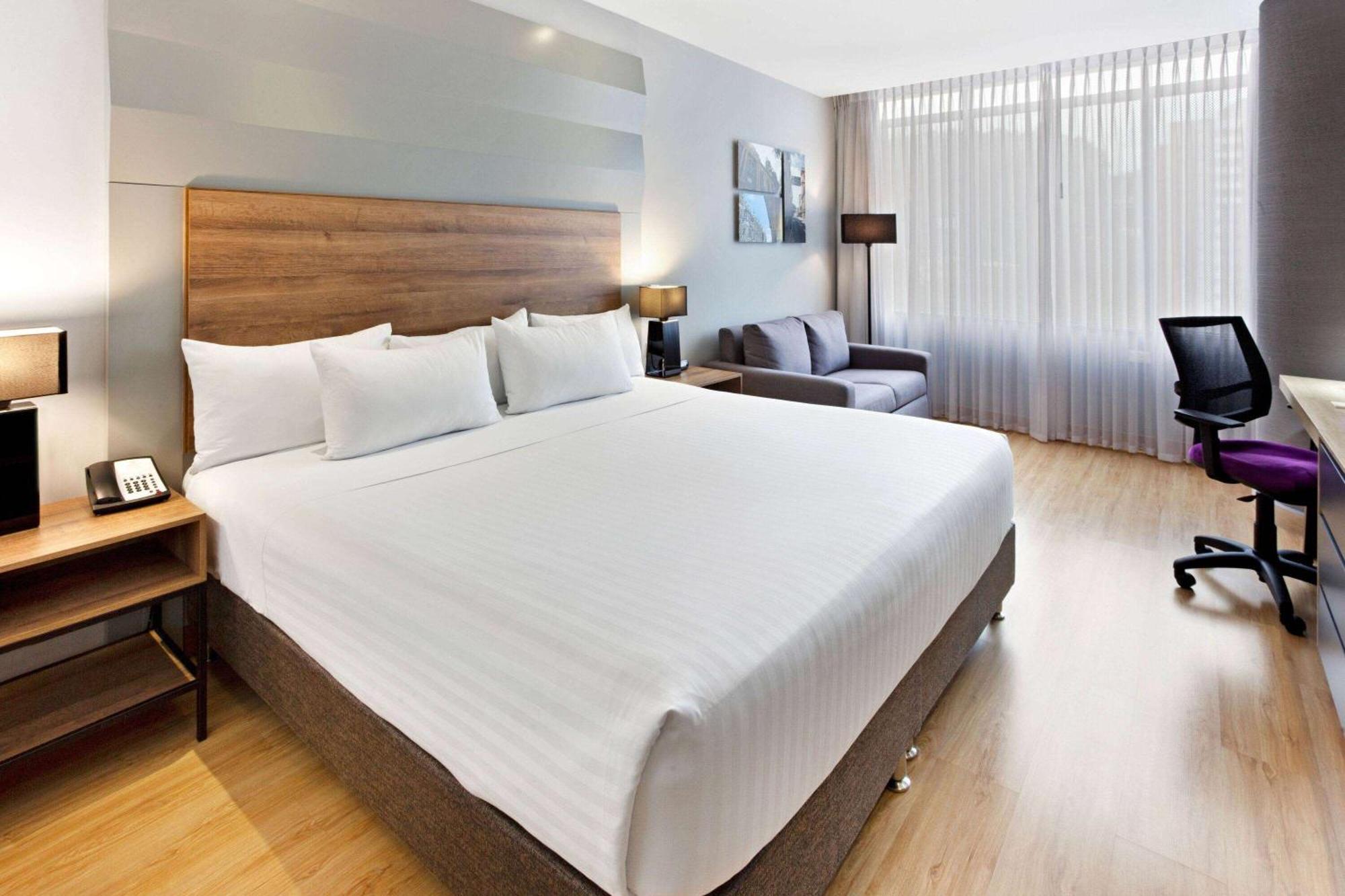 La Quinta By Wyndham Medellin Ξενοδοχείο Εξωτερικό φωτογραφία