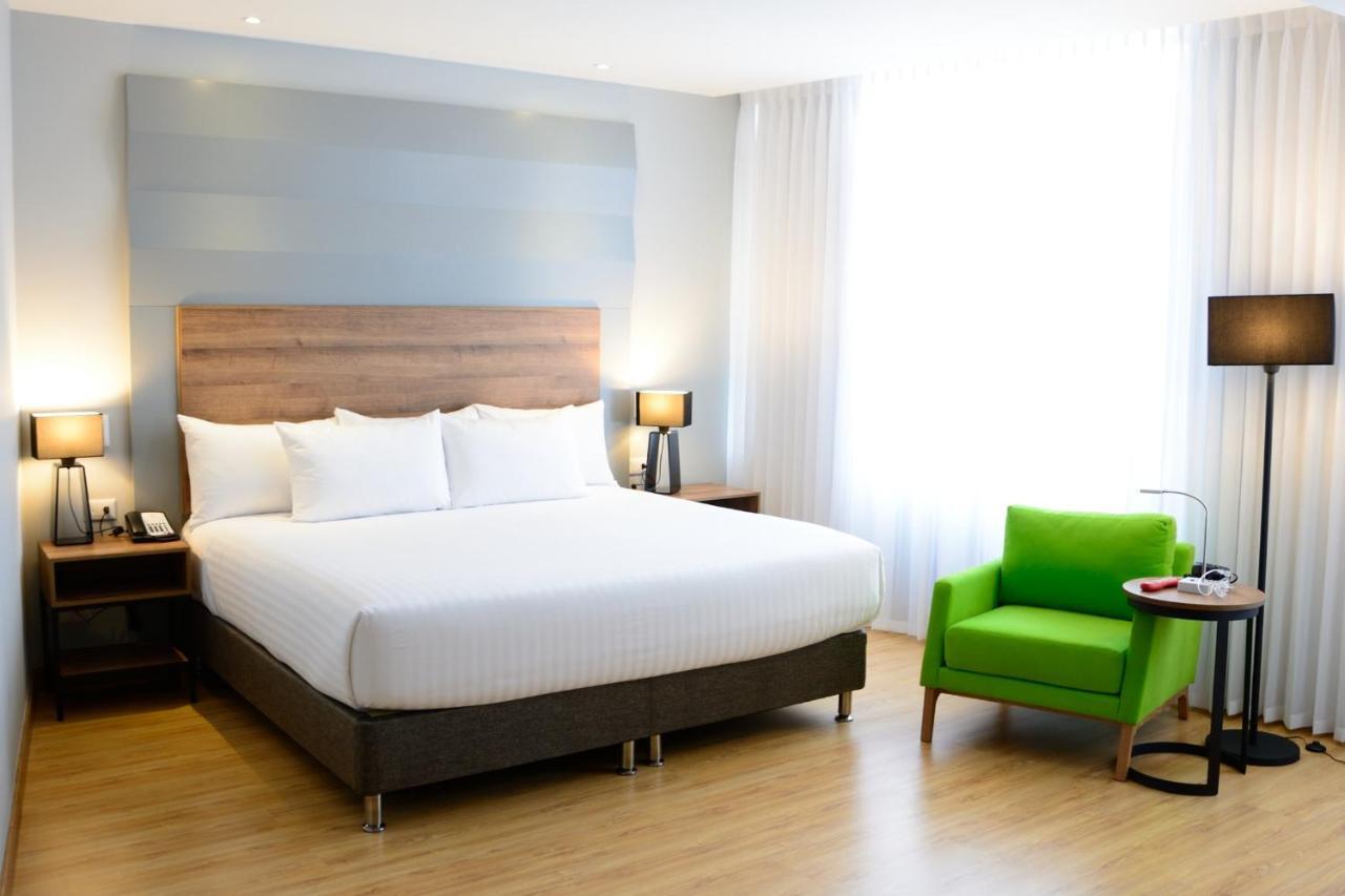 La Quinta By Wyndham Medellin Ξενοδοχείο Εξωτερικό φωτογραφία